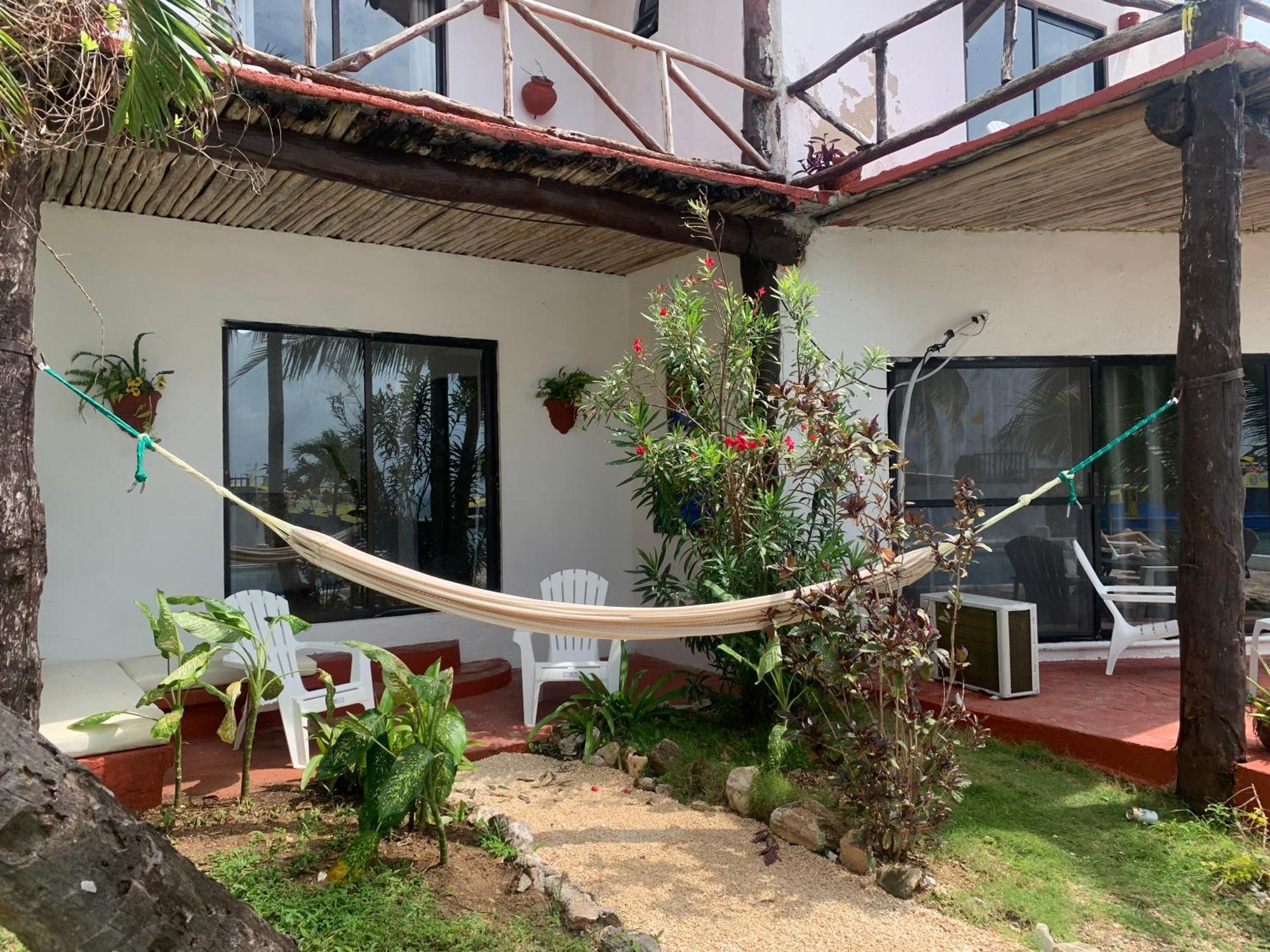 Casa Caribe קנקון מראה חיצוני תמונה A hammock in a hotel in San Juan del Sur, Nicaragua