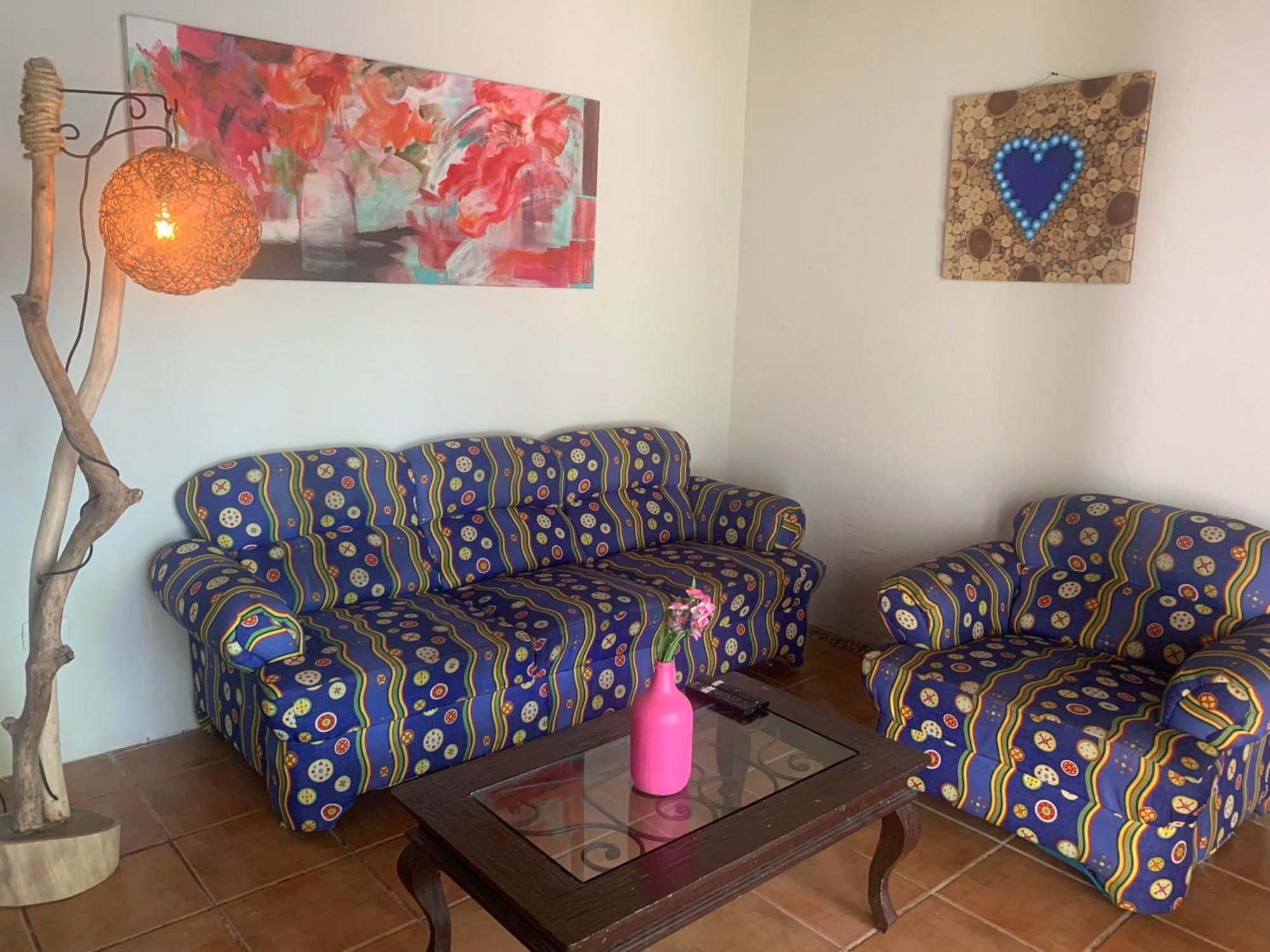 Casa Caribe קנקון מראה חיצוני תמונה A living room with a sofa and a chair